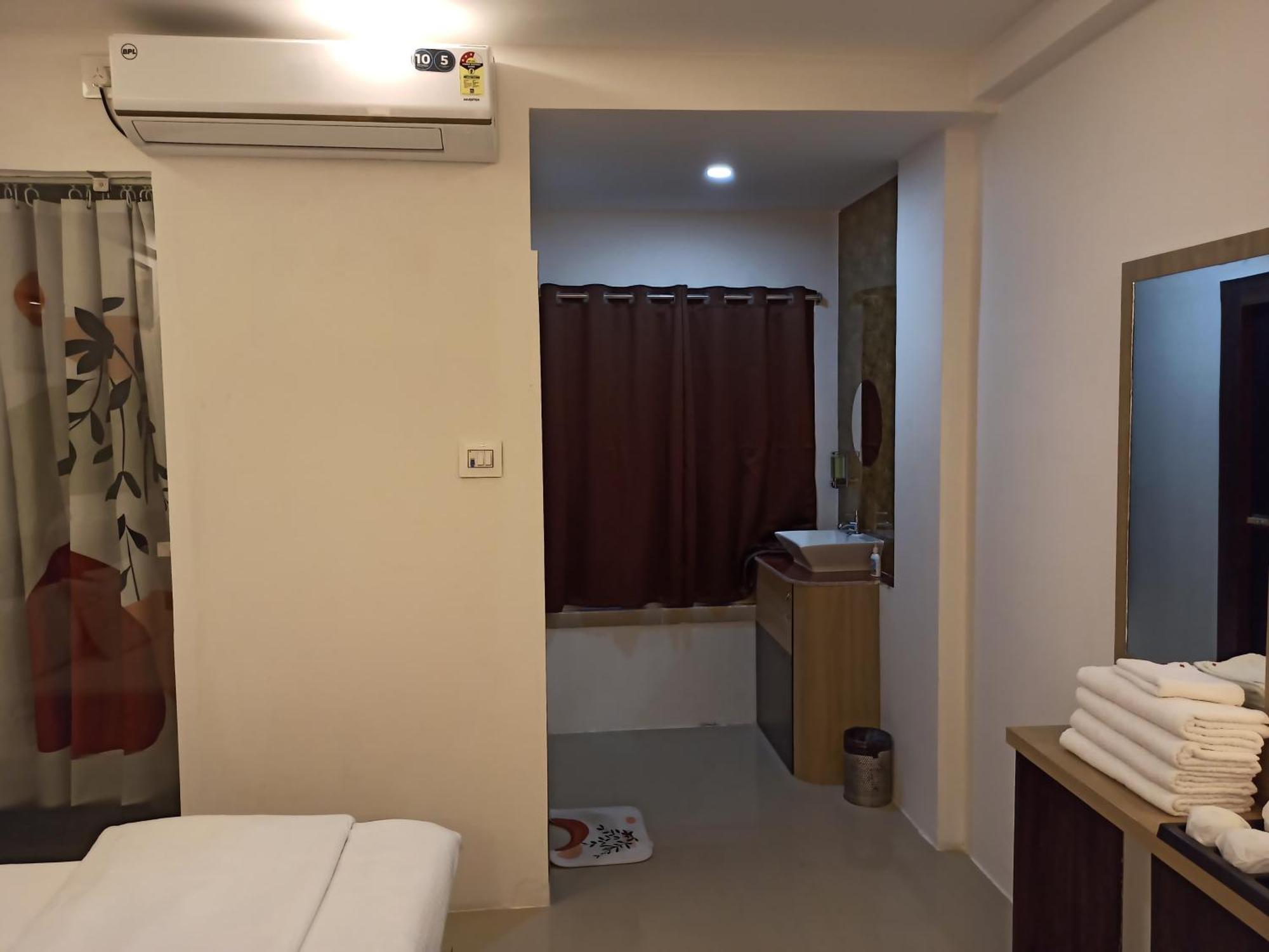 Gods County Hotels & Resorts Tarapith Exterior foto