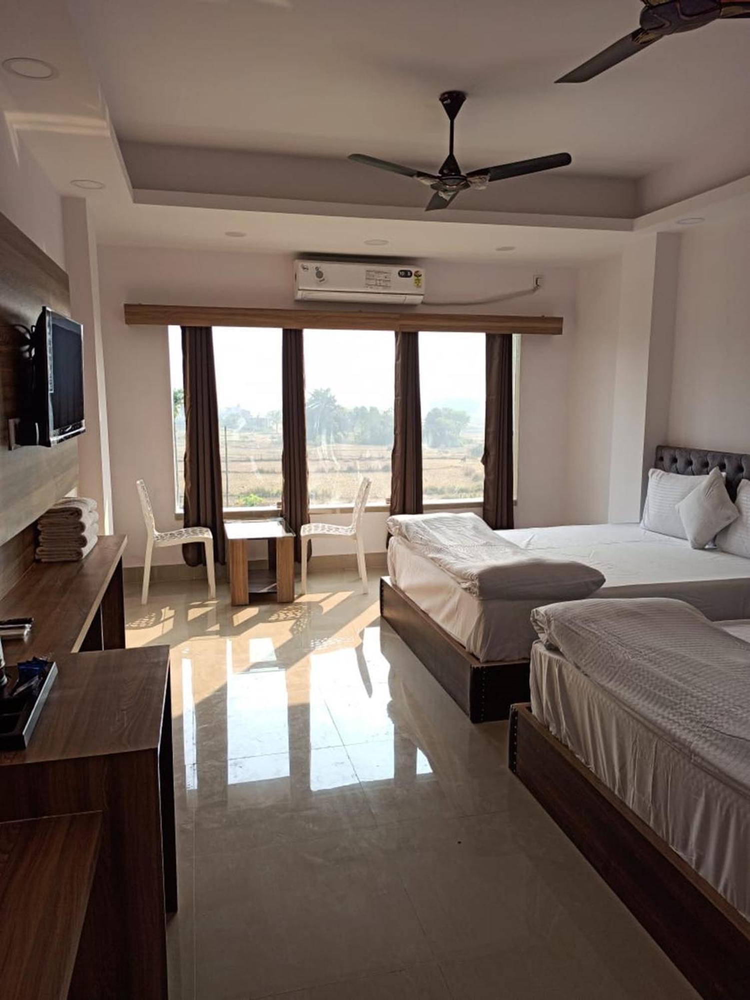 Gods County Hotels & Resorts Tarapith Exterior foto